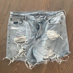 American Eagle 90s boyfriend short